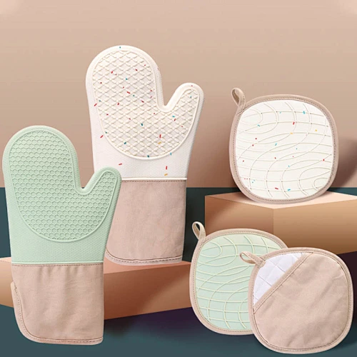 potholders and oven mitts